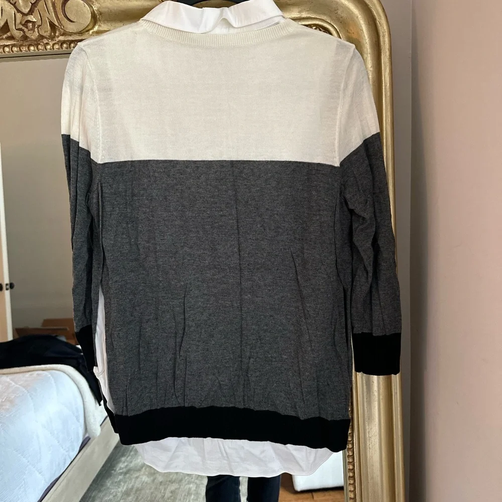 Ann‎ Taylor Gray and Black Colorblock top